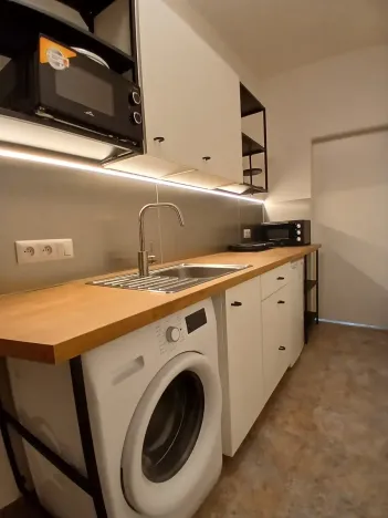 Pronájem bytu 1+kk, Praha - Vinohrady, Vinohradská, 33 m2