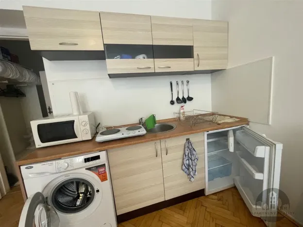 Pronájem bytu 1+kk, Praha - Karlín, Křižíkova, 30 m2