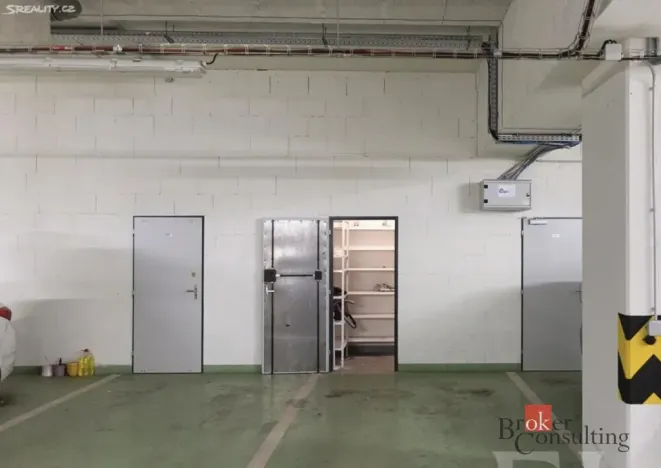 Prodej garážového stání, Praha - Hloubětín, Modrého, 12 m2