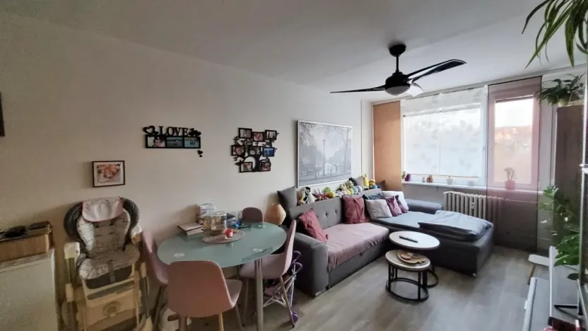 Pronájem bytu 2+kk, Praha - Hostivař, Kozmíkova, 46 m2