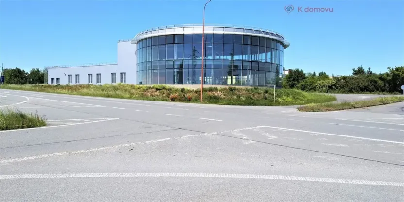 Prodej obchodního prostoru, Staré Město, náměstí Hrdinů, 1625 m2