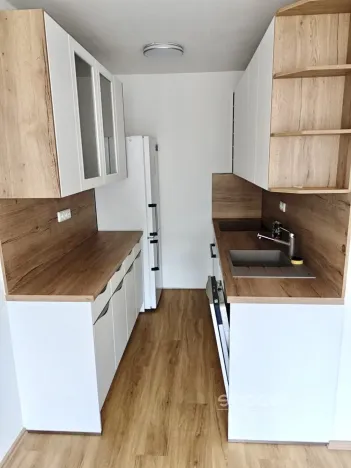 Pronájem bytu 2+kk, Praha - Kobylisy, Famfulíkova, 45 m2