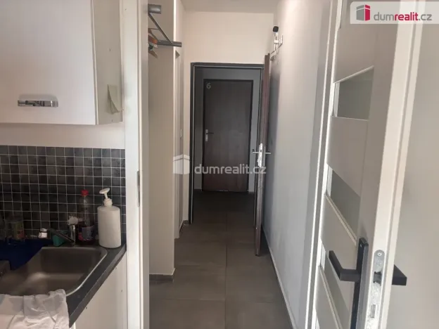 Pronájem bytu 1+kk, Praha - Běchovice, Podnikatelská, 14 m2