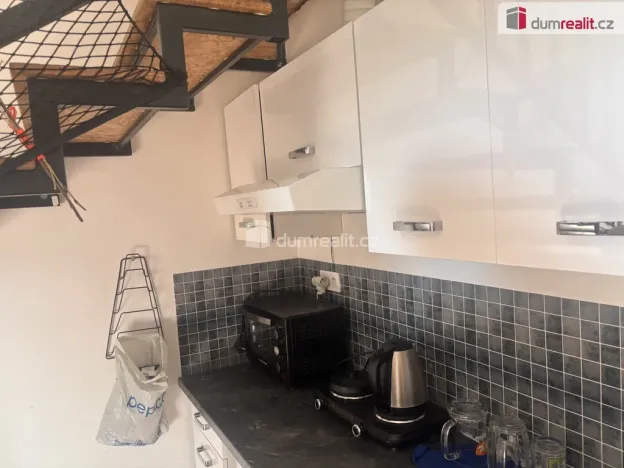Pronájem bytu 1+kk, Praha - Běchovice, Podnikatelská, 14 m2