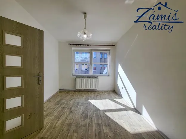 Pronájem bytu 1+1, Nové Strašecí, U Školy, 26 m2
