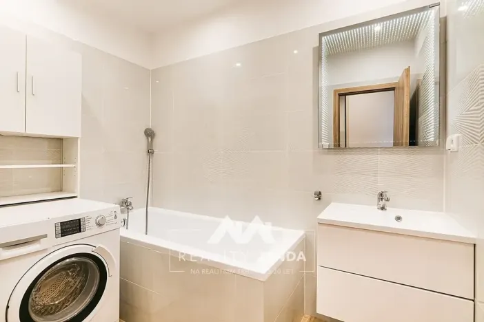 Prodej bytu 2+kk, Praha - Záběhlice, Malovická, 55 m2