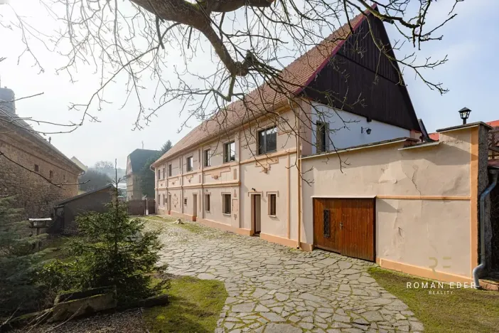 Prodej vícegeneračního domu, Chotiněves, 495 m2