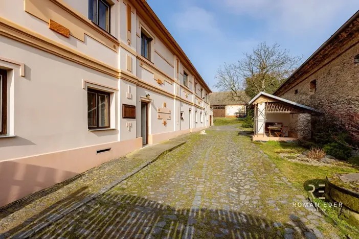 Prodej vícegeneračního domu, Chotiněves, 495 m2