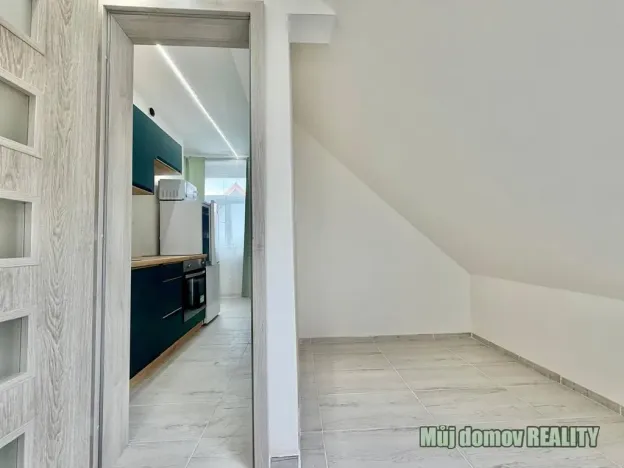 Pronájem bytu 2+kk, Praha - Žižkov, Na Jarově, 35 m2