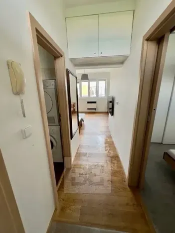 Pronájem bytu 2+kk, Praha - Holešovice, Osadní, 43 m2