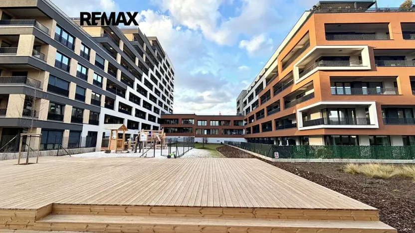 Pronájem bytu 1+kk, Praha - Hloubětín, Poděbradská, 45 m2