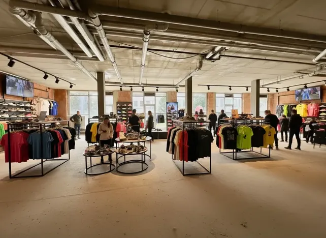 Pronájem obchodního prostoru, Hradec Králové, Kollárova, 3447 m2