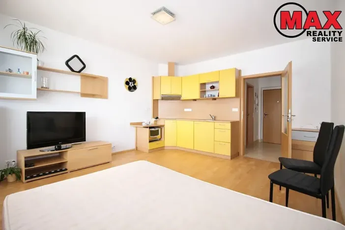 Pronájem bytu 1+kk, Praha - Hloubětín, Nepelova, 35 m2