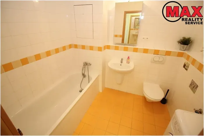 Pronájem bytu 1+kk, Praha - Hloubětín, Nepelova, 35 m2