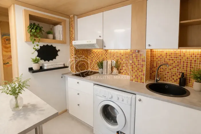 Pronájem bytu 1+kk, Praha, Školská, 30 m2