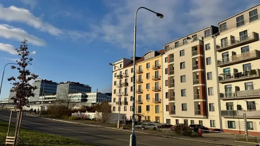 Pronájem bytu 2+kk, Praha - Břevnov, Na Petynce, 62 m2