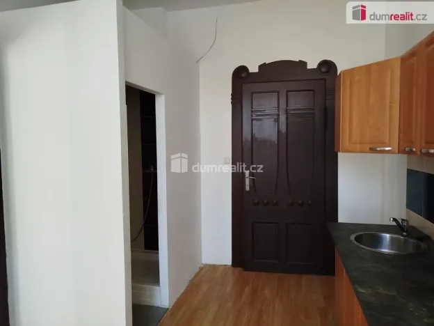 Pronájem bytu 1+1, Karlovy Vary - Stará Role, Javorová, 37 m2