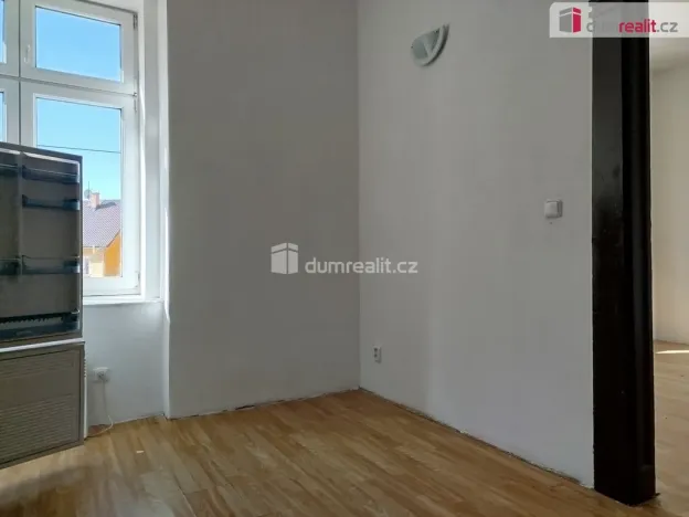 Pronájem bytu 1+1, Karlovy Vary - Stará Role, Javorová, 37 m2