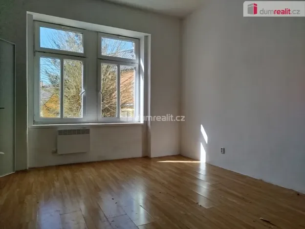 Pronájem bytu 1+1, Karlovy Vary - Stará Role, Javorová, 37 m2