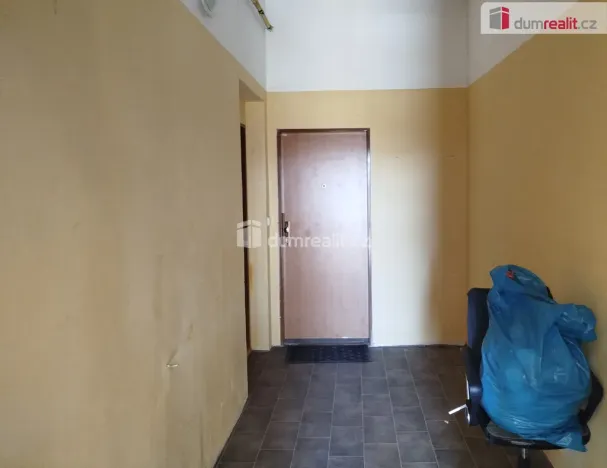 Pronájem bytu 1+1, Karlovy Vary - Stará Role, Javorová, 37 m2