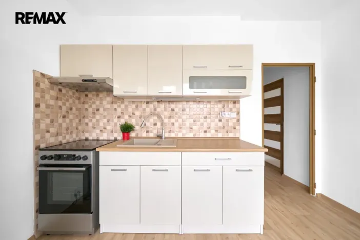 Prodej bytu 1+1, Hradec Králové - Třebeš, Pod Zámečkem, 38 m2