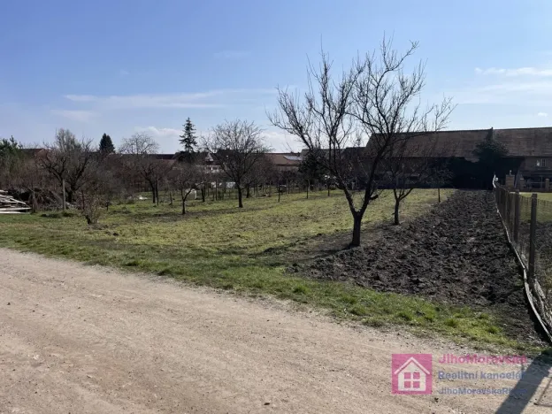 Prodej komerčního pozemku, Rakvice, Nádražní, 1162 m2