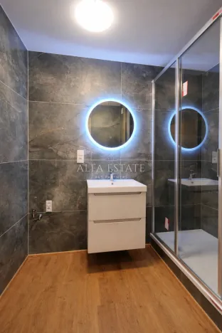 Prodej bytu 3+kk, Karlovy Vary - Drahovice, Východní, 61 m2