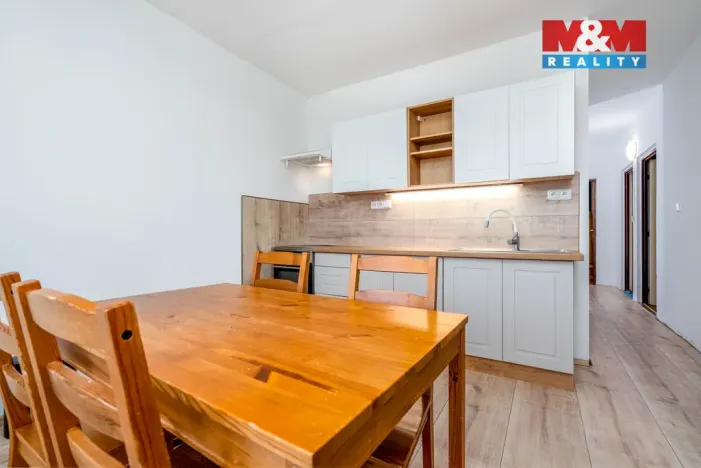 Prodej bytu 3+1, Hradec Králové - Nový Hradec Králové, třída Edvarda Beneše, 98 m2