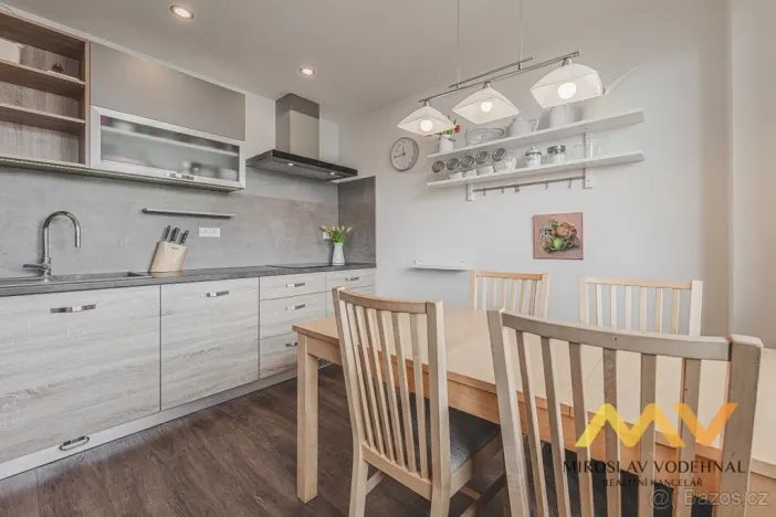 Pronájem bytu 3+1, Hradec Králové - Třebeš, třída Edvarda Beneše, 98 m2