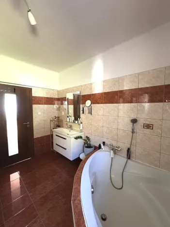 Pronájem bytu 4+1, Hluboká nad Vltavou, Horní, 120 m2