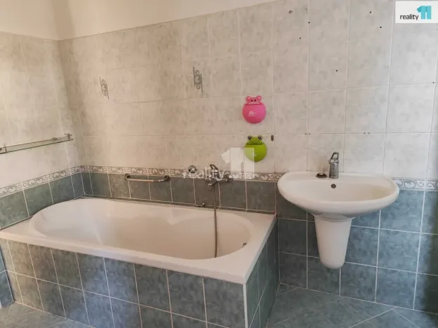 Pronájem bytu 3+1, Nová Paka - Studénka, 104 m2