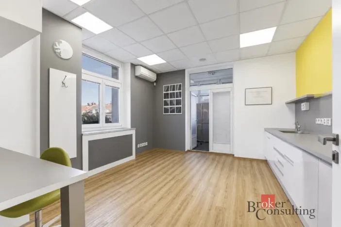 Prodej ordinace, Hradec Králové - Kukleny, Pražská třída, 395 m2