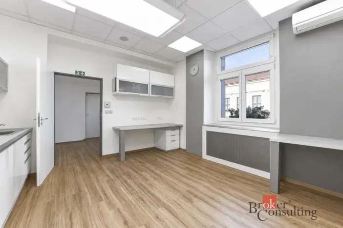 Prodej ordinace, Hradec Králové - Kukleny, Pražská třída, 395 m2