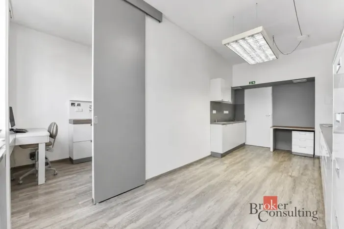 Prodej ordinace, Hradec Králové - Kukleny, Pražská třída, 395 m2