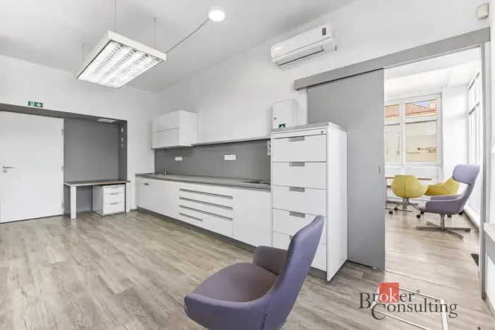 Prodej ordinace, Hradec Králové - Kukleny, Pražská třída, 395 m2