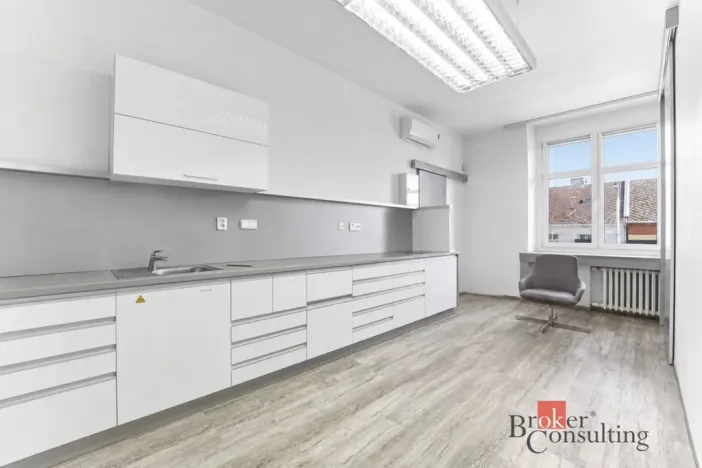 Prodej ordinace, Hradec Králové - Kukleny, Pražská třída, 395 m2