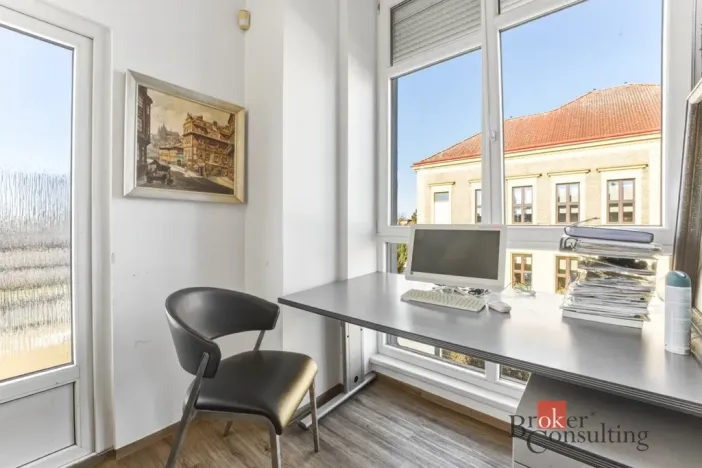 Prodej ordinace, Hradec Králové - Kukleny, Pražská třída, 395 m2