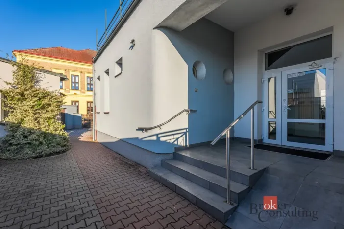 Prodej ordinace, Hradec Králové - Kukleny, Pražská třída, 395 m2