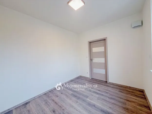 Pronájem bytu 2+kk, Znojmo, Vančurova, 31 m2