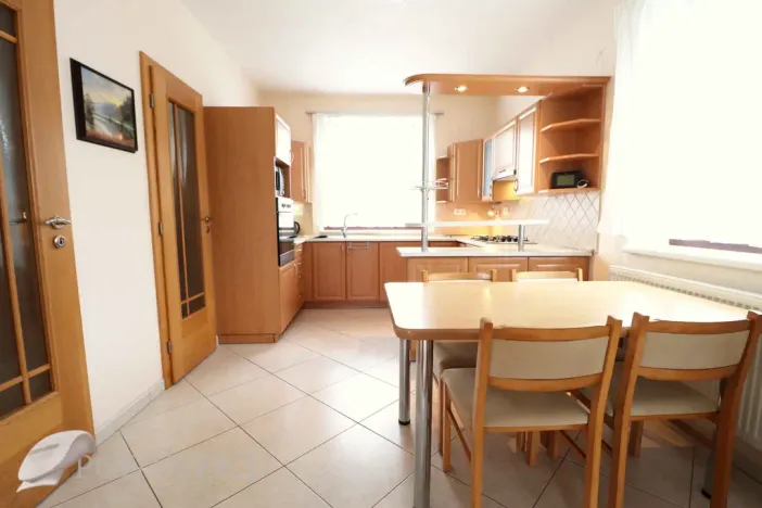 Pronájem bytu 3+1, Zastávka, Čapkova, 95 m2