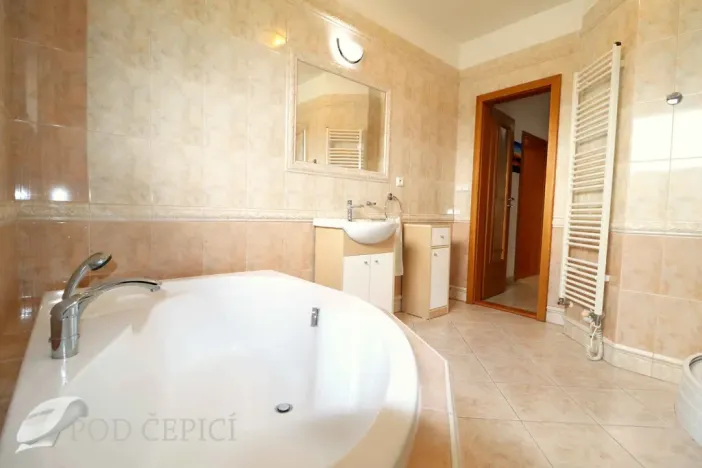 Pronájem bytu 3+1, Zastávka, Čapkova, 95 m2