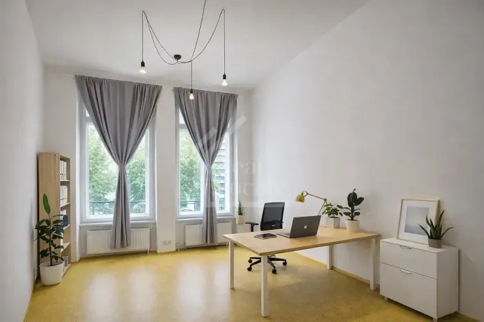 Pronájem kanceláře, Praha - Smíchov, Kořenského, 221 m2