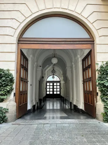 Pronájem garáže, Praha - Nové Město, Lazarská, 10 m2