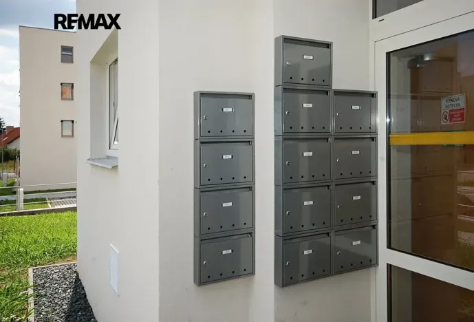 Pronájem bytu 1+kk, Velký Osek, U hřiště, 43 m2