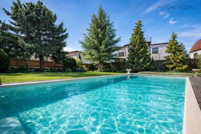 Pronájem vily, Praha - Suchdol, Havraní, 350 m2