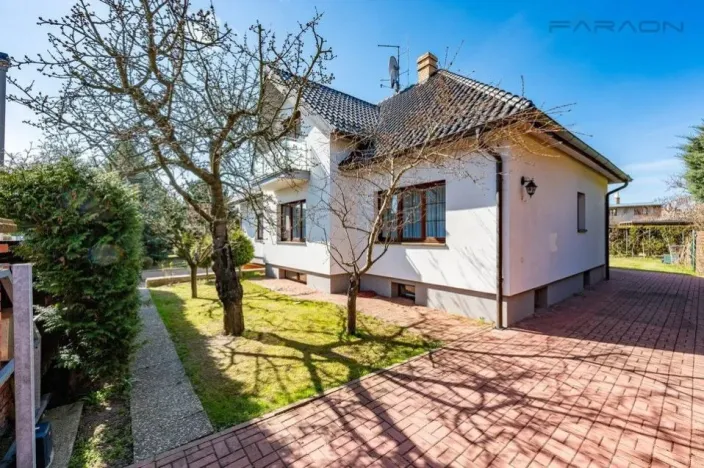 Pronájem vily, Praha - Suchdol, Havraní, 350 m2