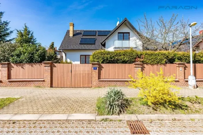 Pronájem vily, Praha - Suchdol, Havraní, 350 m2