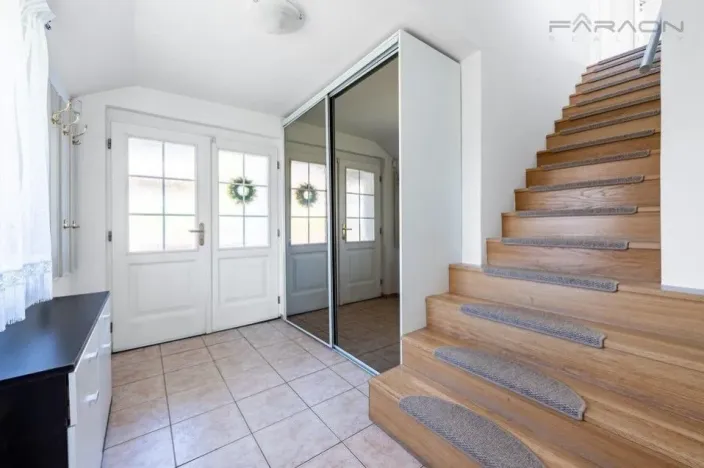 Pronájem vily, Praha - Suchdol, Havraní, 350 m2