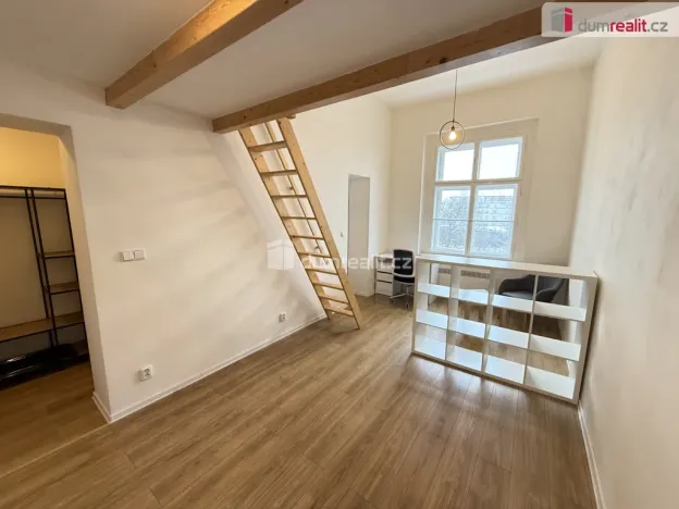 Pronájem bytu 1+kk, Praha - Smíchov, Na Valentince, 35 m2