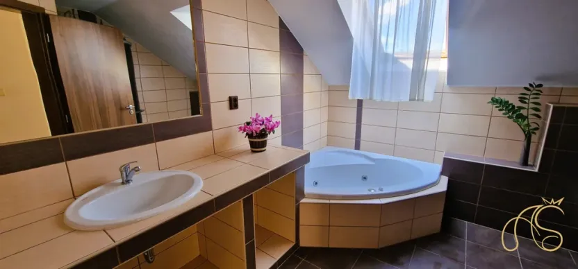 Prodej rodinného domu, Kouty, 220 m2